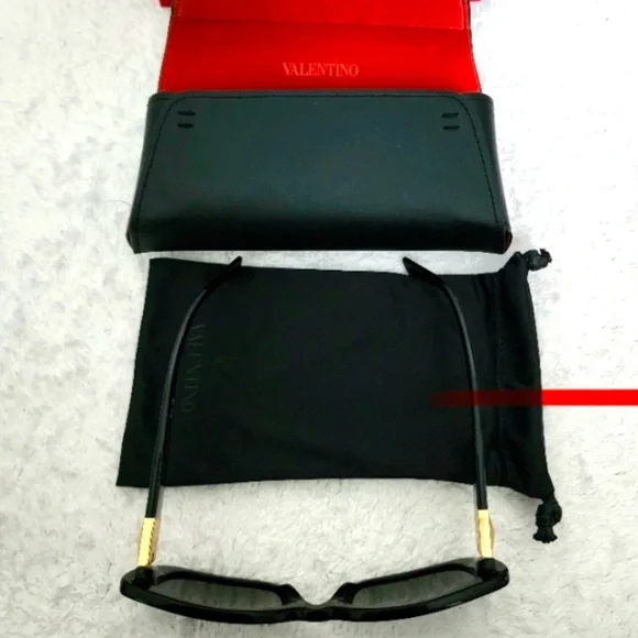 ♥️✨🖤Valentino Rock Studed Smoke Black Sunnies🖤✨♥️ - Picture 9 of 13